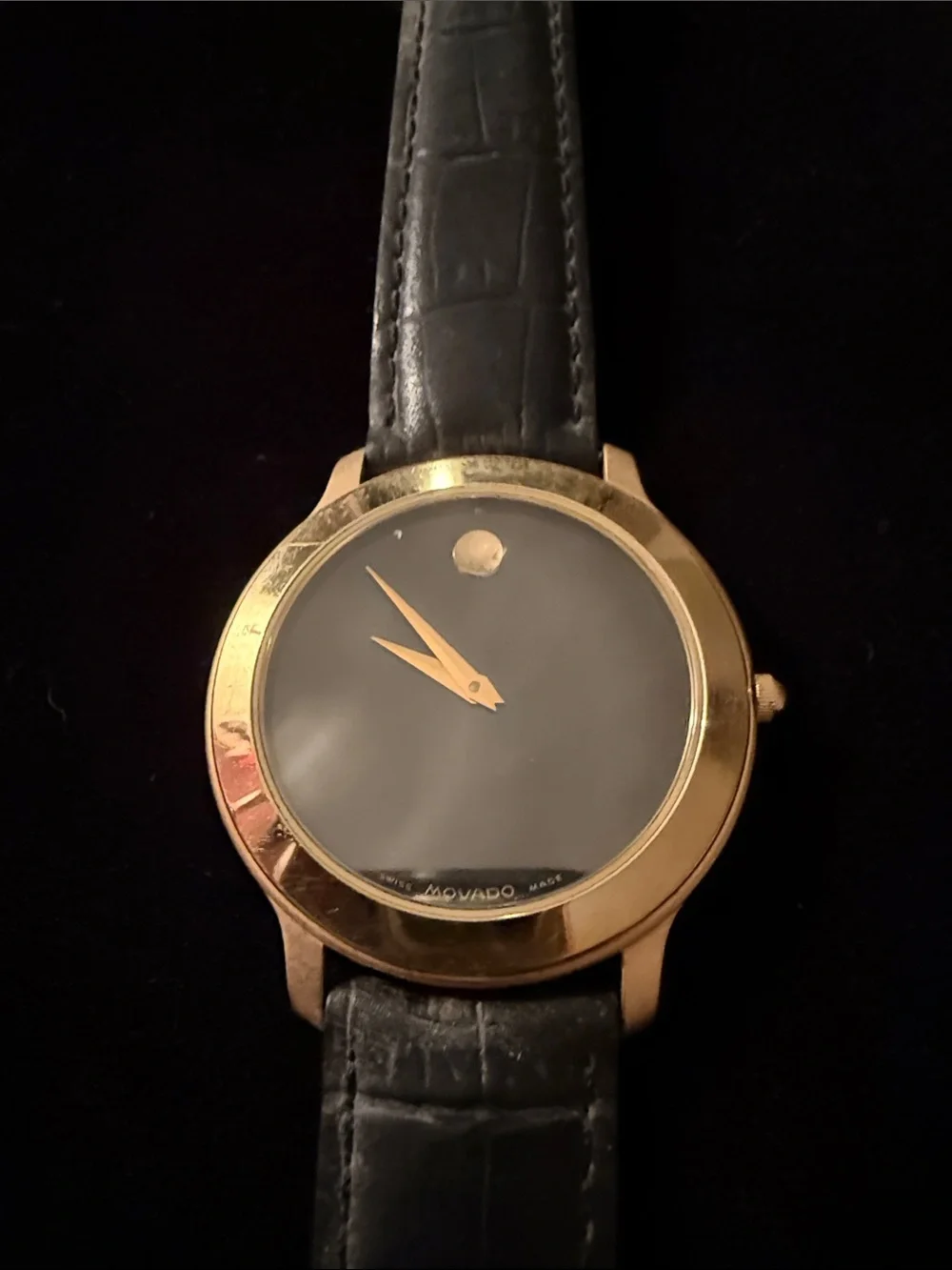 Movado Men’s Black Leather Strap Sapphire Crystal Needs Battery worn 2x